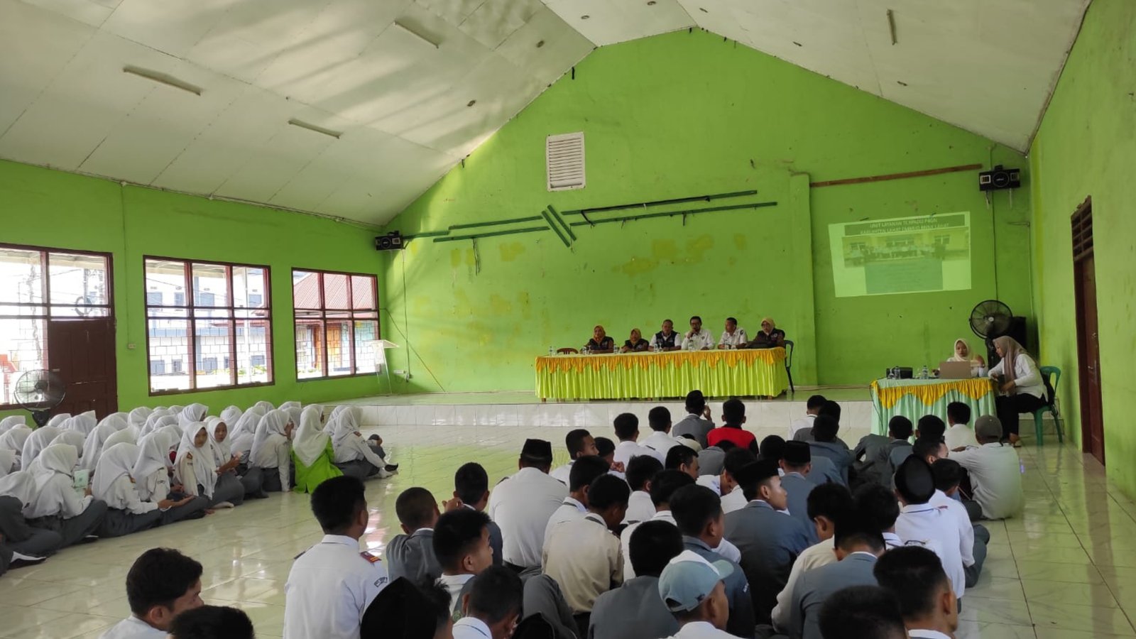 BNN Kabupaten Lahat Sosialisasikan P4GN kepada Siswa Kelas XI MAN 1 Lahat