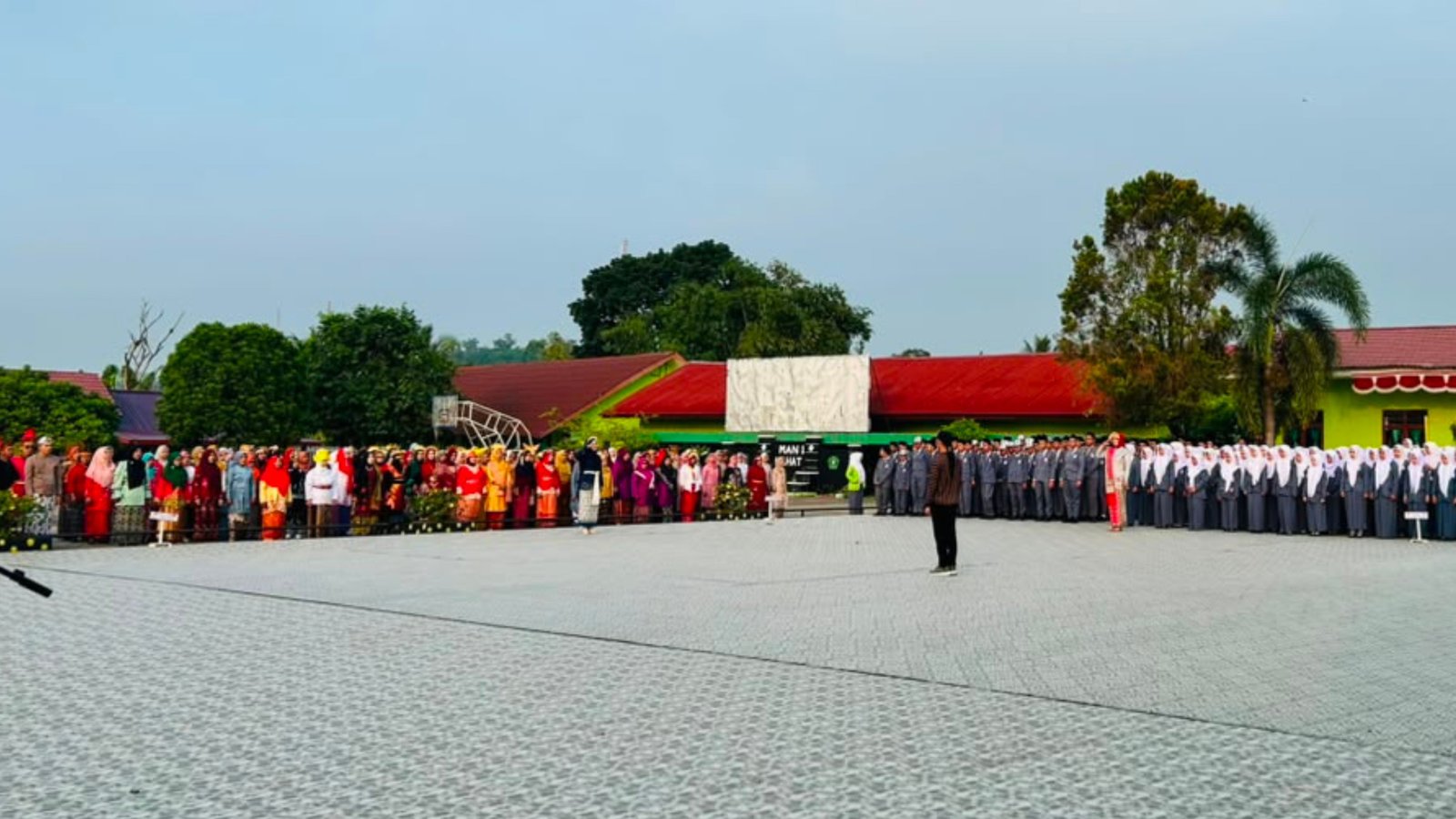 MAN 1 Lahat Gelar Upacara Bendera Peringatan HUT ke-81 Kemerdekaan RI